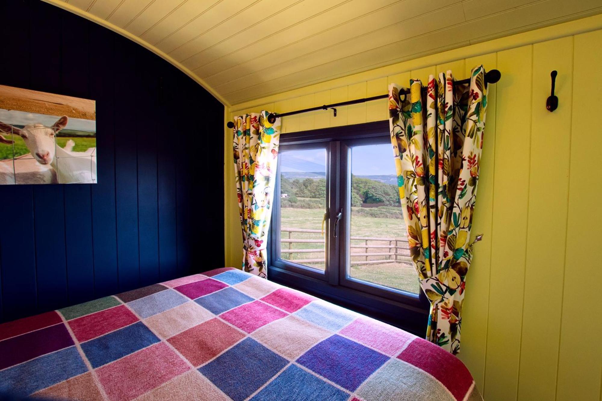 The Gambo Shepherd'S Hut Kidwelly Exterior foto